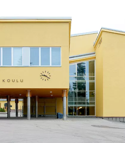 Salinkallion koulu saneerauksen jälkeen.